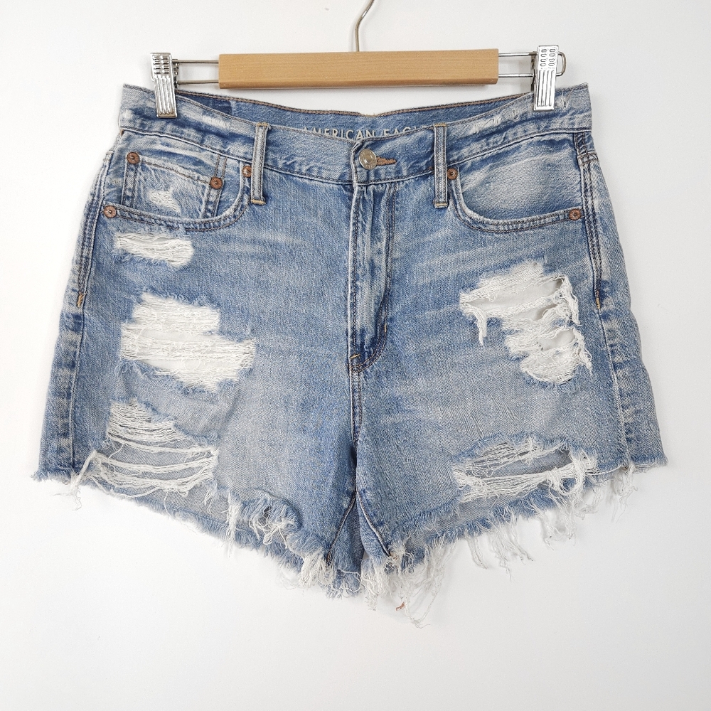 American Eagle 90s Boyfriend Jean Shorts Distressed Destroyed Light Wash Size 8